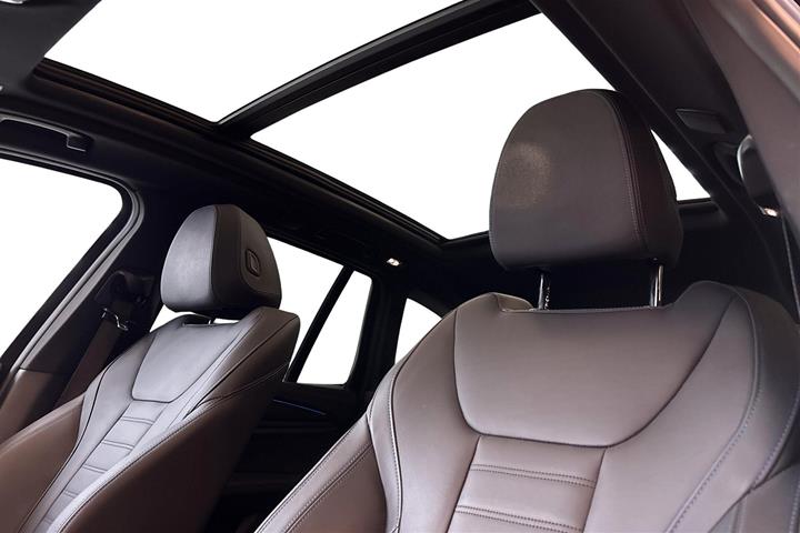Sort BMW iX3 fra 2024