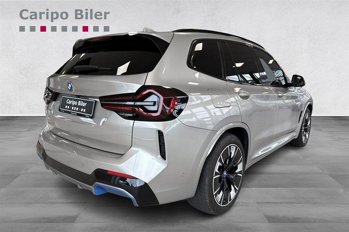 Grå BMW iX3 fra 2024