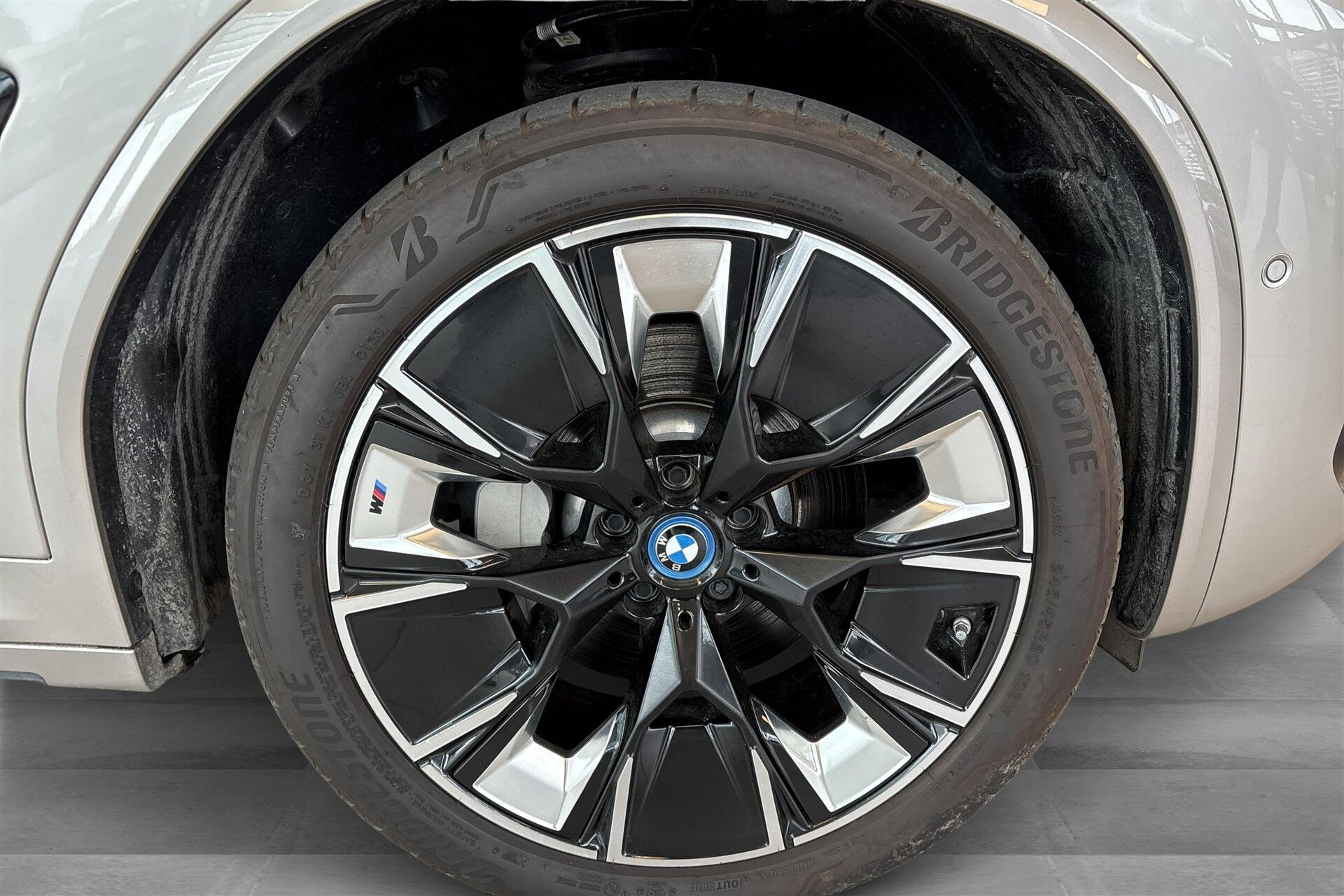 Grå BMW iX3 fra 2024