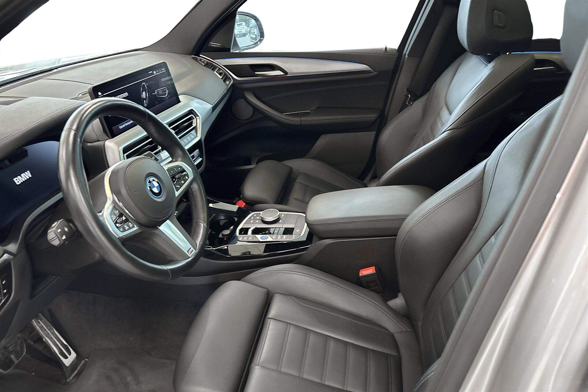 Grå BMW iX3 fra 2024