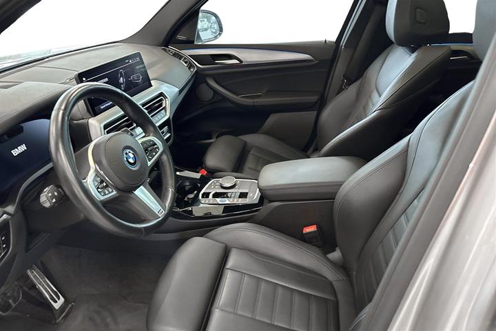 Grå BMW iX3 fra 2024