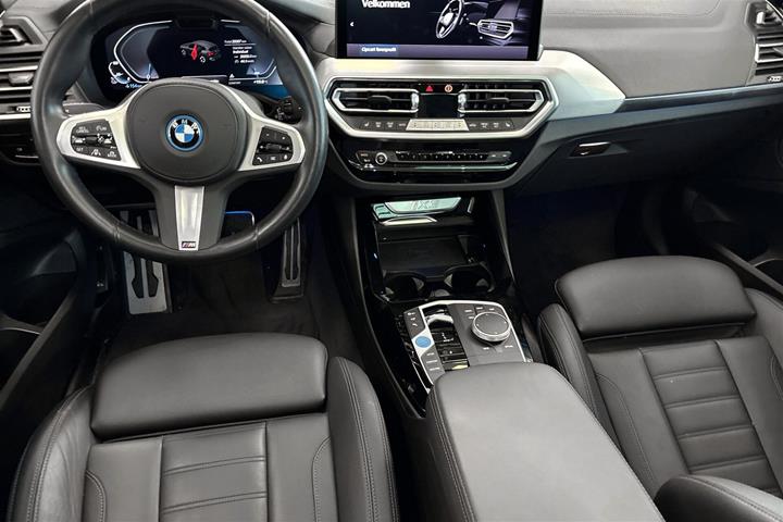Grå BMW iX3 fra 2024