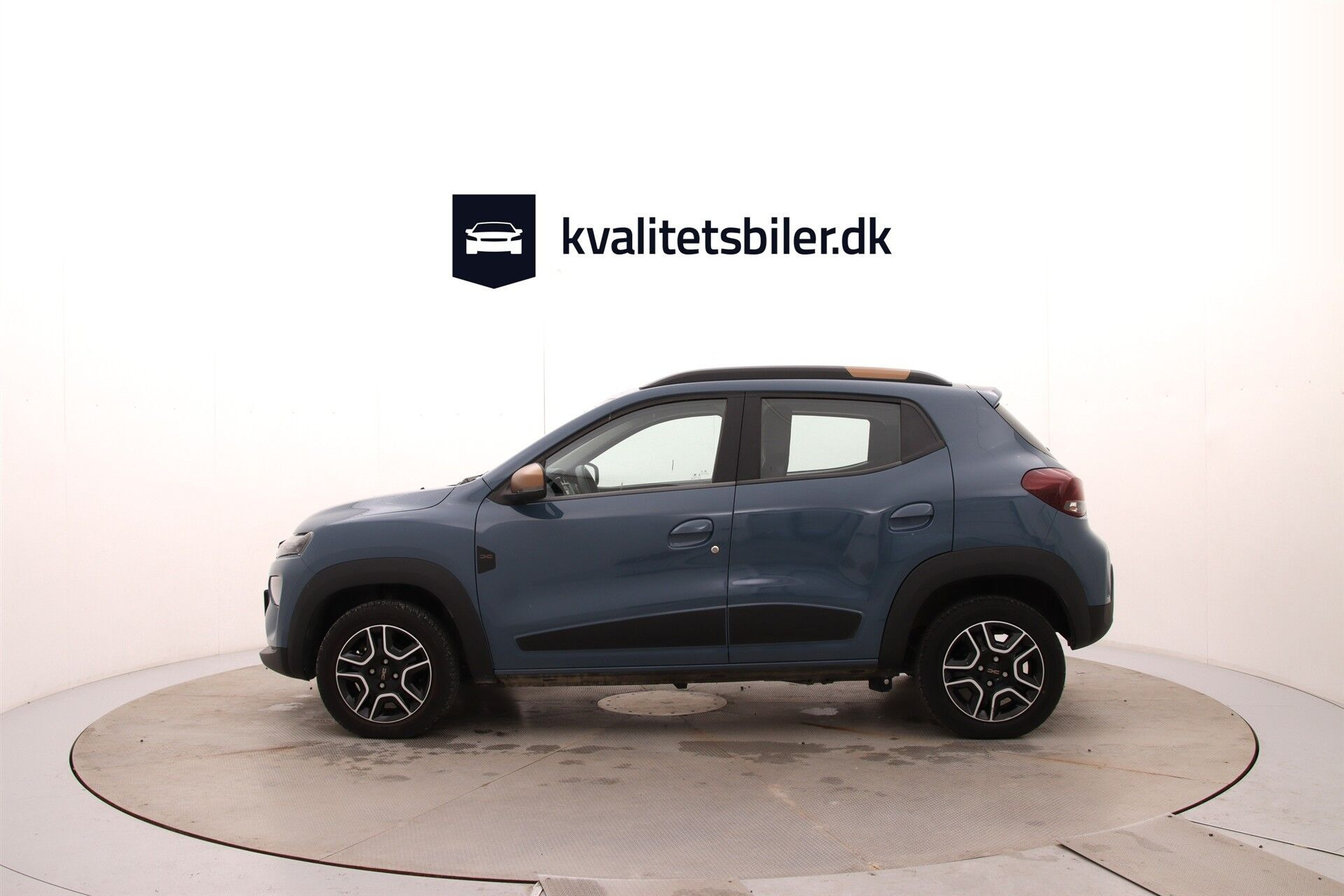Blå Dacia Spring fra 2024