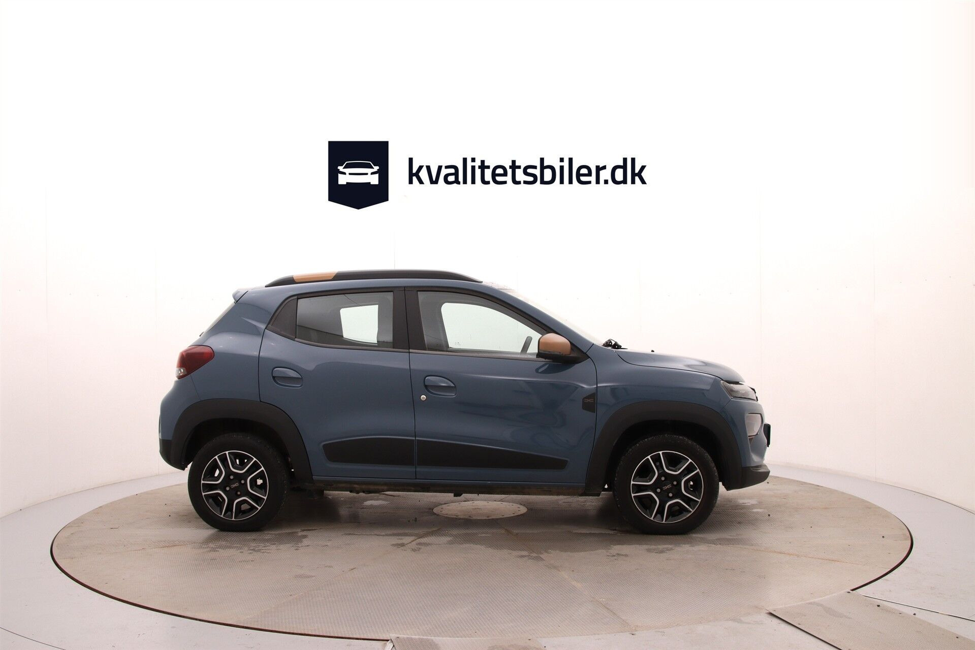 Blå Dacia Spring fra 2024