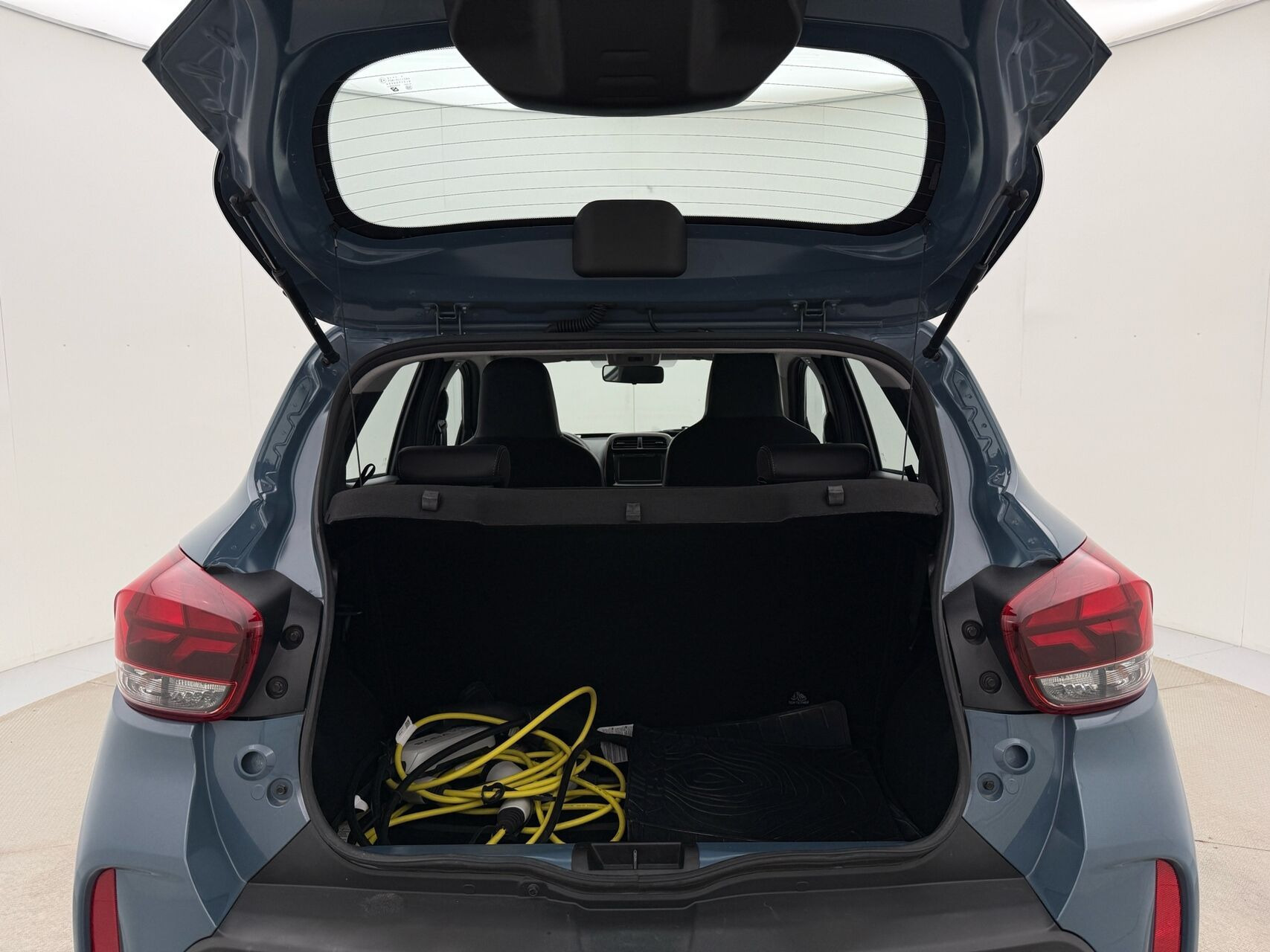 Blå Dacia Spring fra 2024