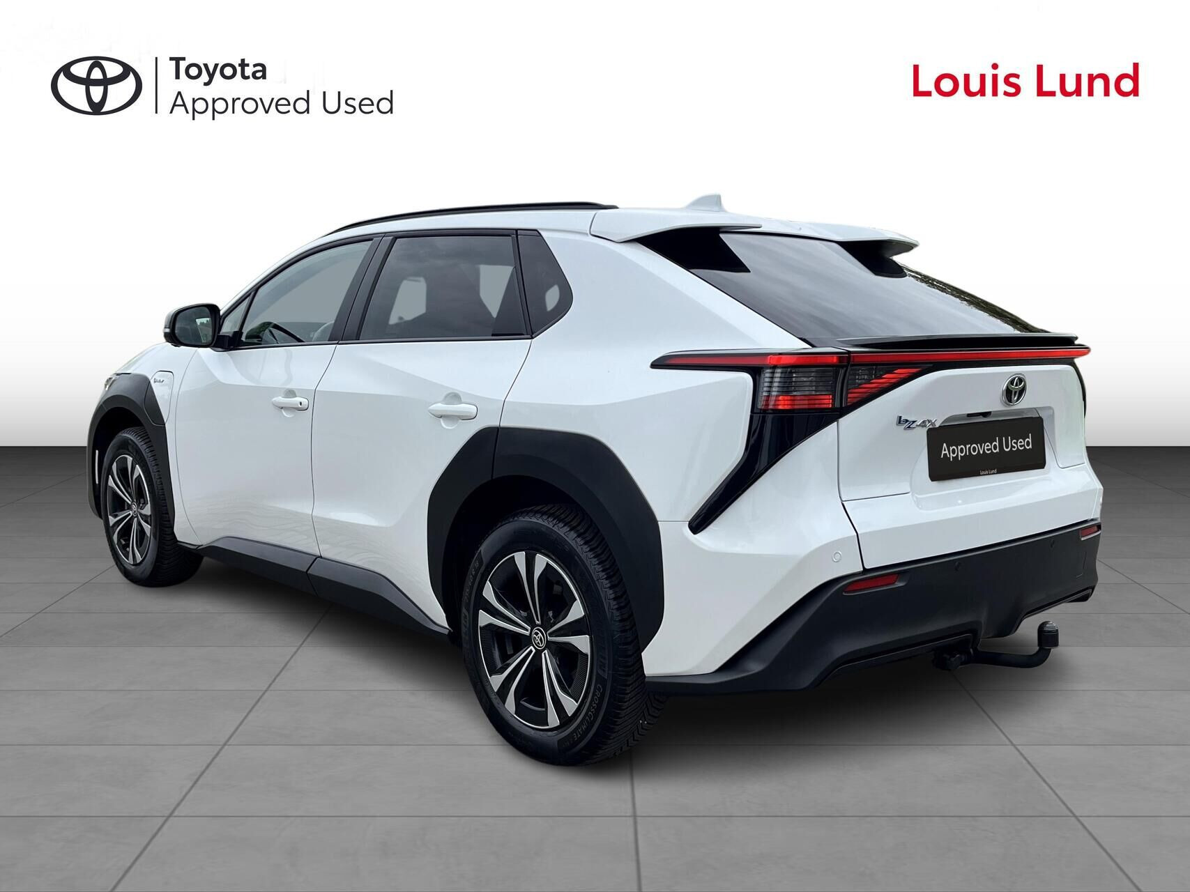Hvid Toyota BZ4X fra 2024