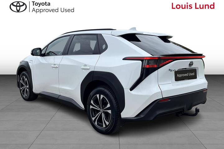 Hvid Toyota BZ4X fra 2024