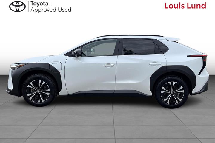 Hvid Toyota BZ4X fra 2024