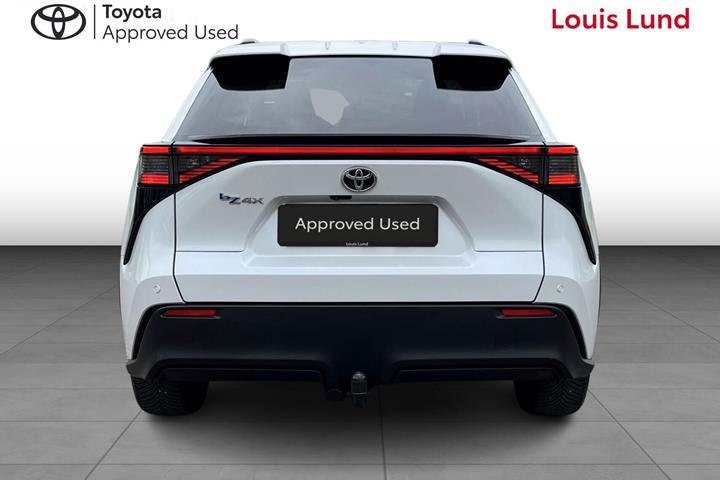 Hvid Toyota BZ4X fra 2024