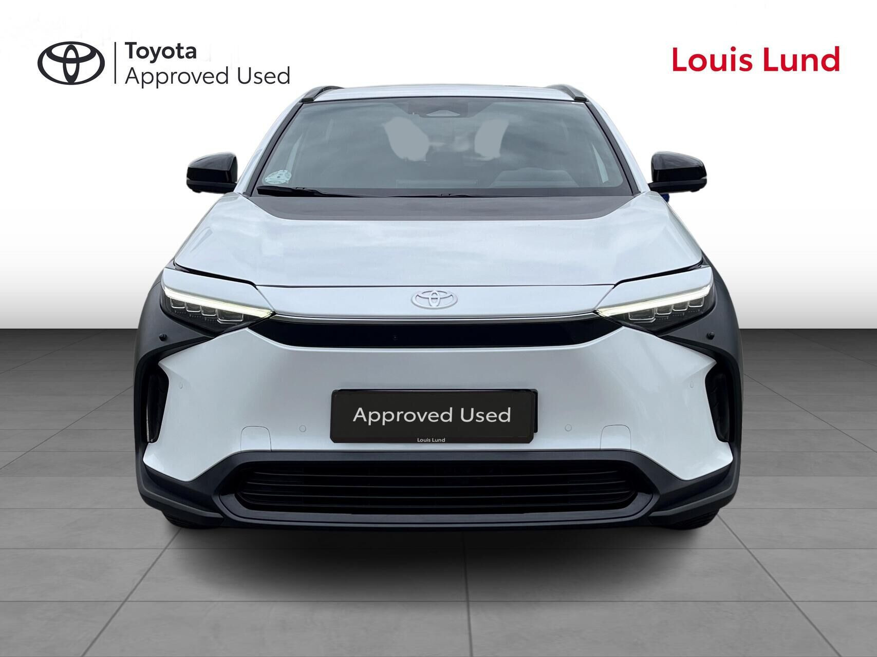 Hvid Toyota BZ4X fra 2024