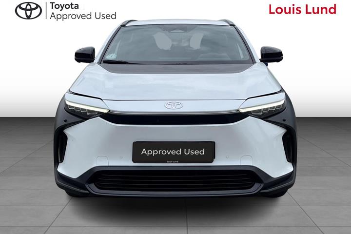 Hvid Toyota BZ4X fra 2024