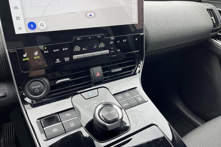 Hvid Toyota BZ4X fra 2024