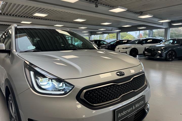 Grå Kia Niro fra 2018