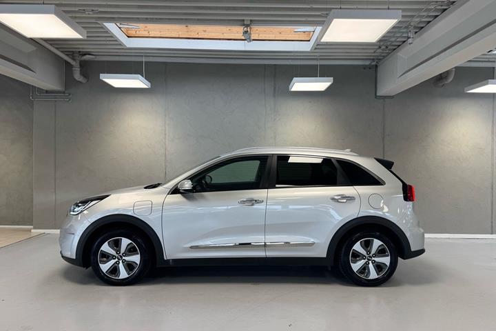 Grå Kia Niro fra 2018