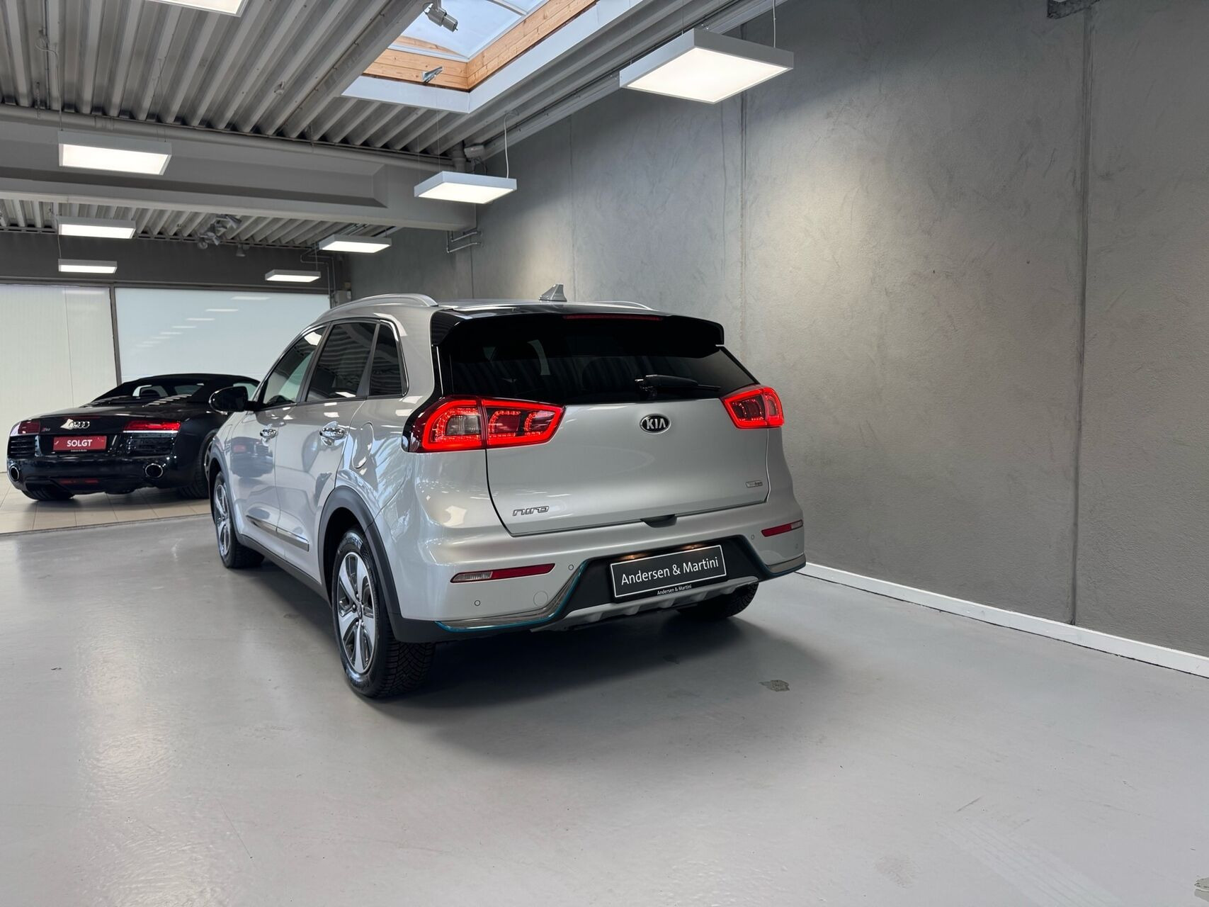 Grå Kia Niro fra 2018