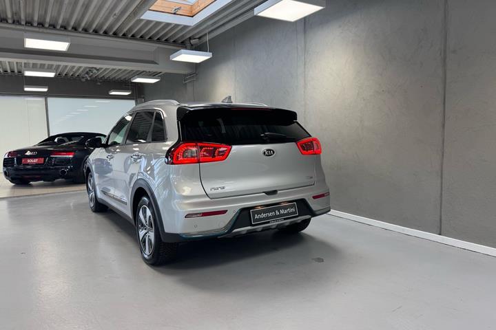 Grå Kia Niro fra 2018