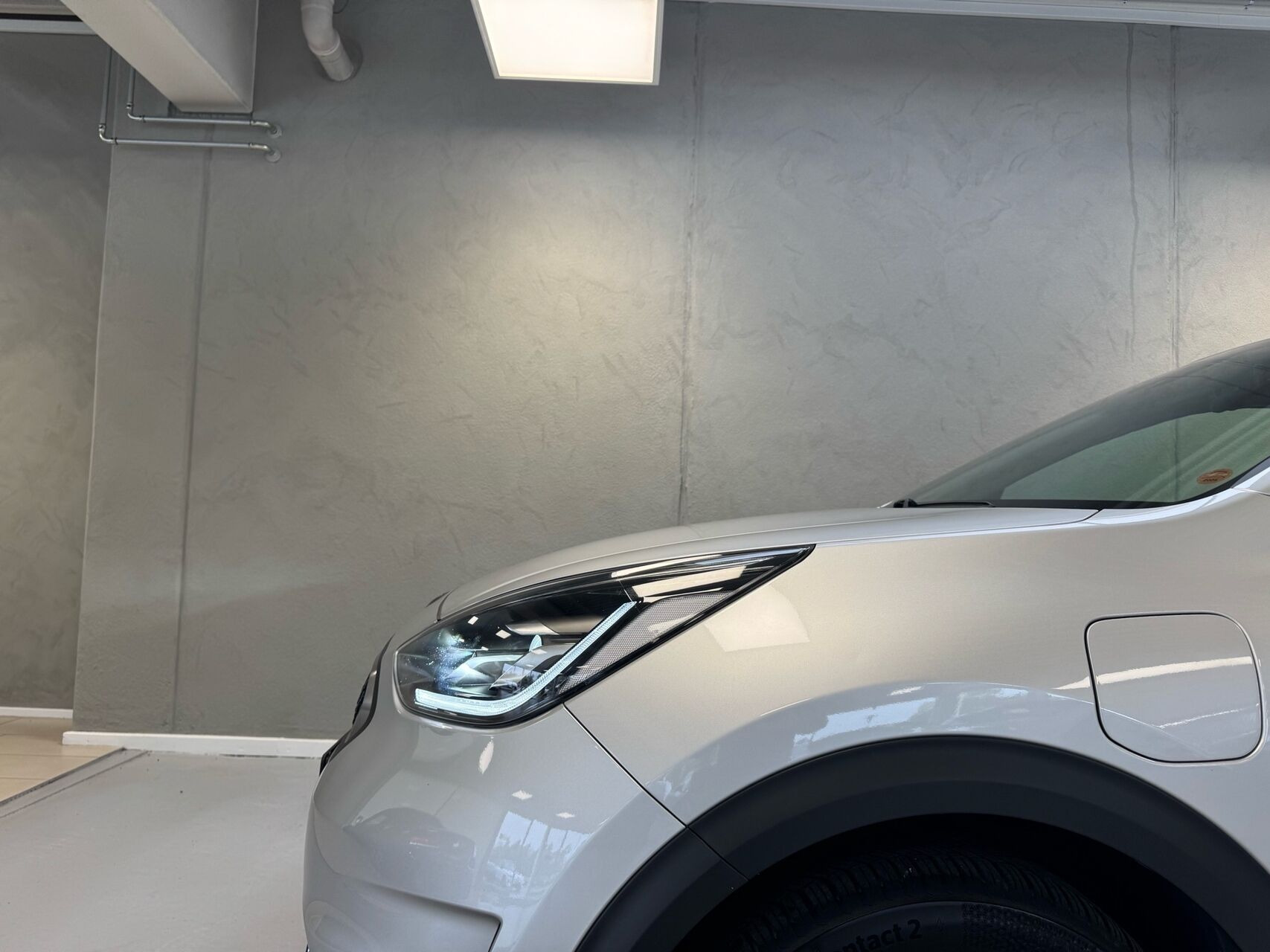 Grå Kia Niro fra 2018
