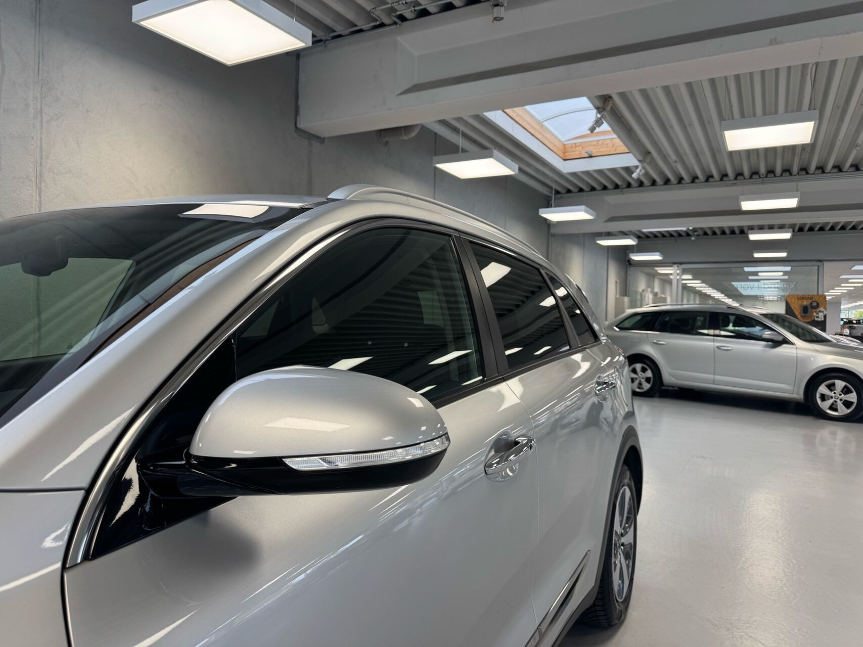 Grå Kia Niro fra 2018