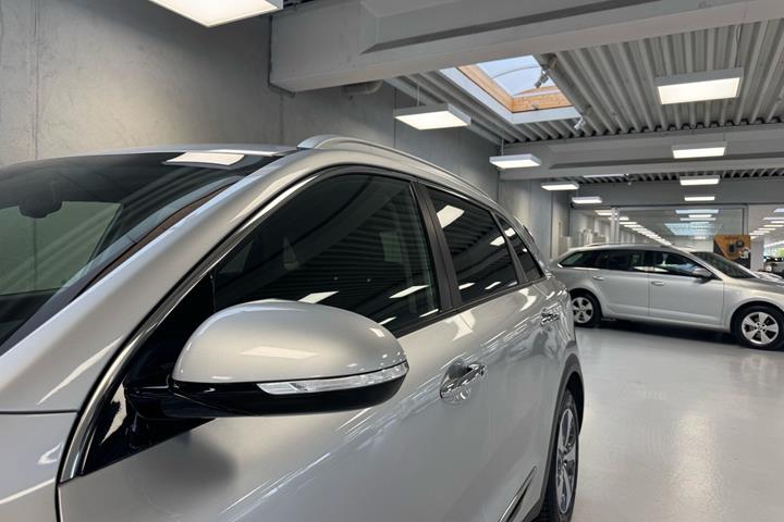 Grå Kia Niro fra 2018