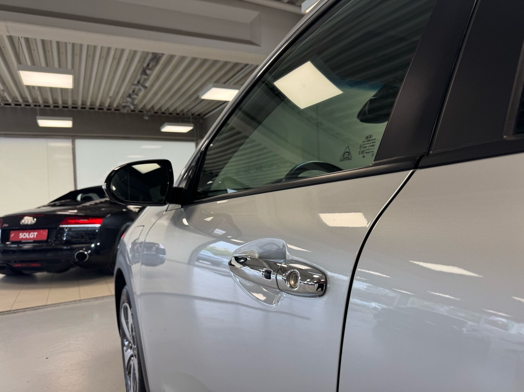 Grå Kia Niro fra 2018