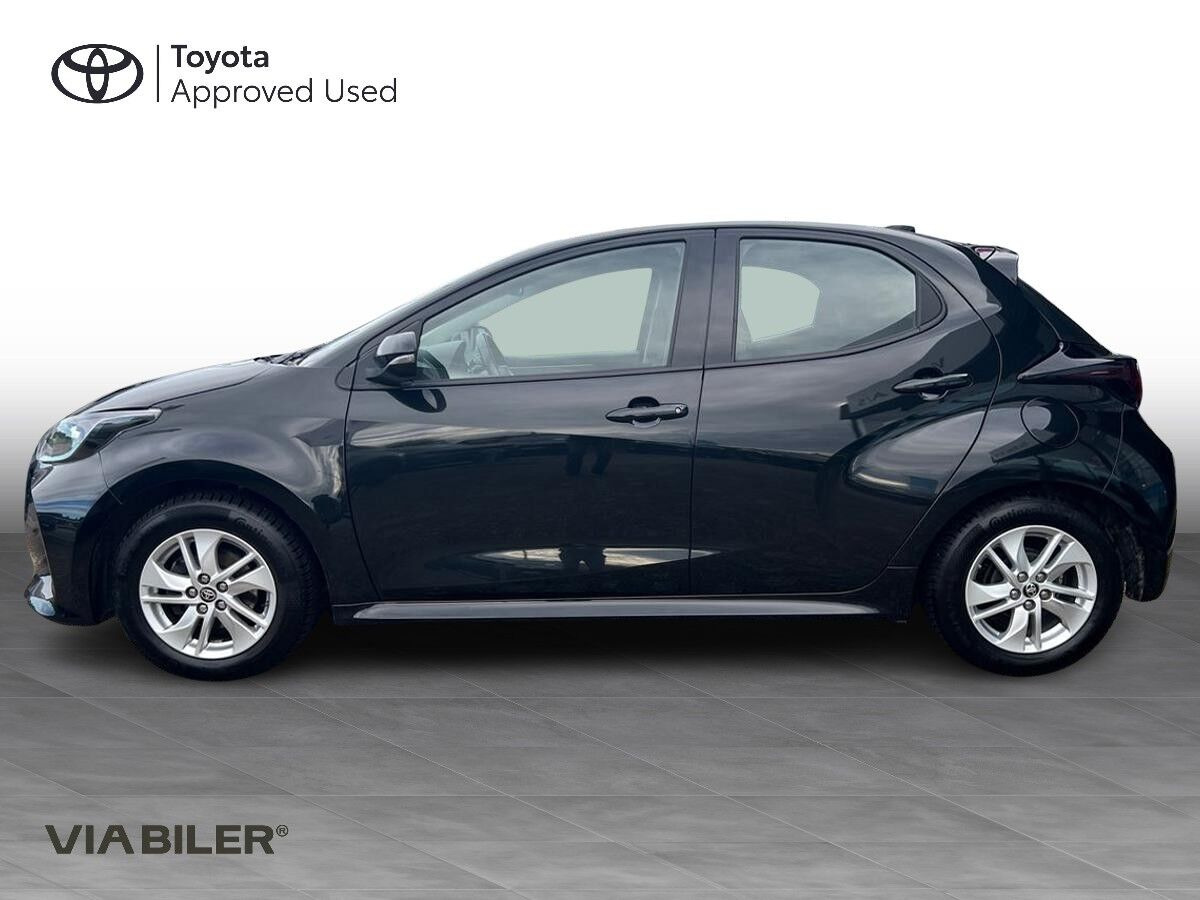 Sort Toyota Yaris fra 2023