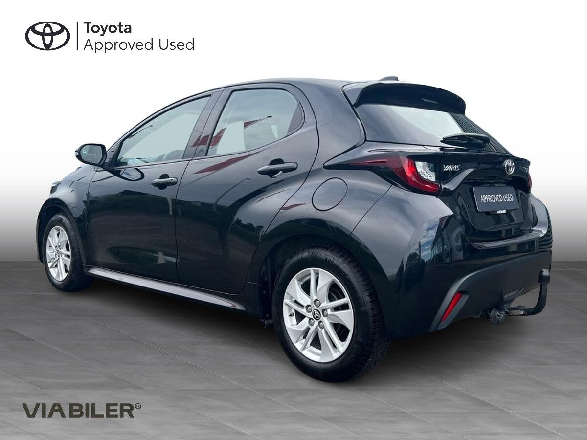Sort Toyota Yaris fra 2023