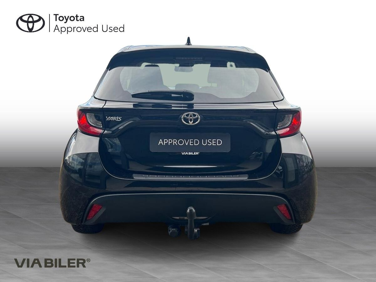 Sort Toyota Yaris fra 2023