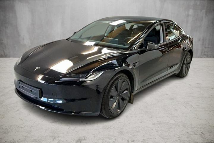 Sort Tesla Model 3 fra 2024