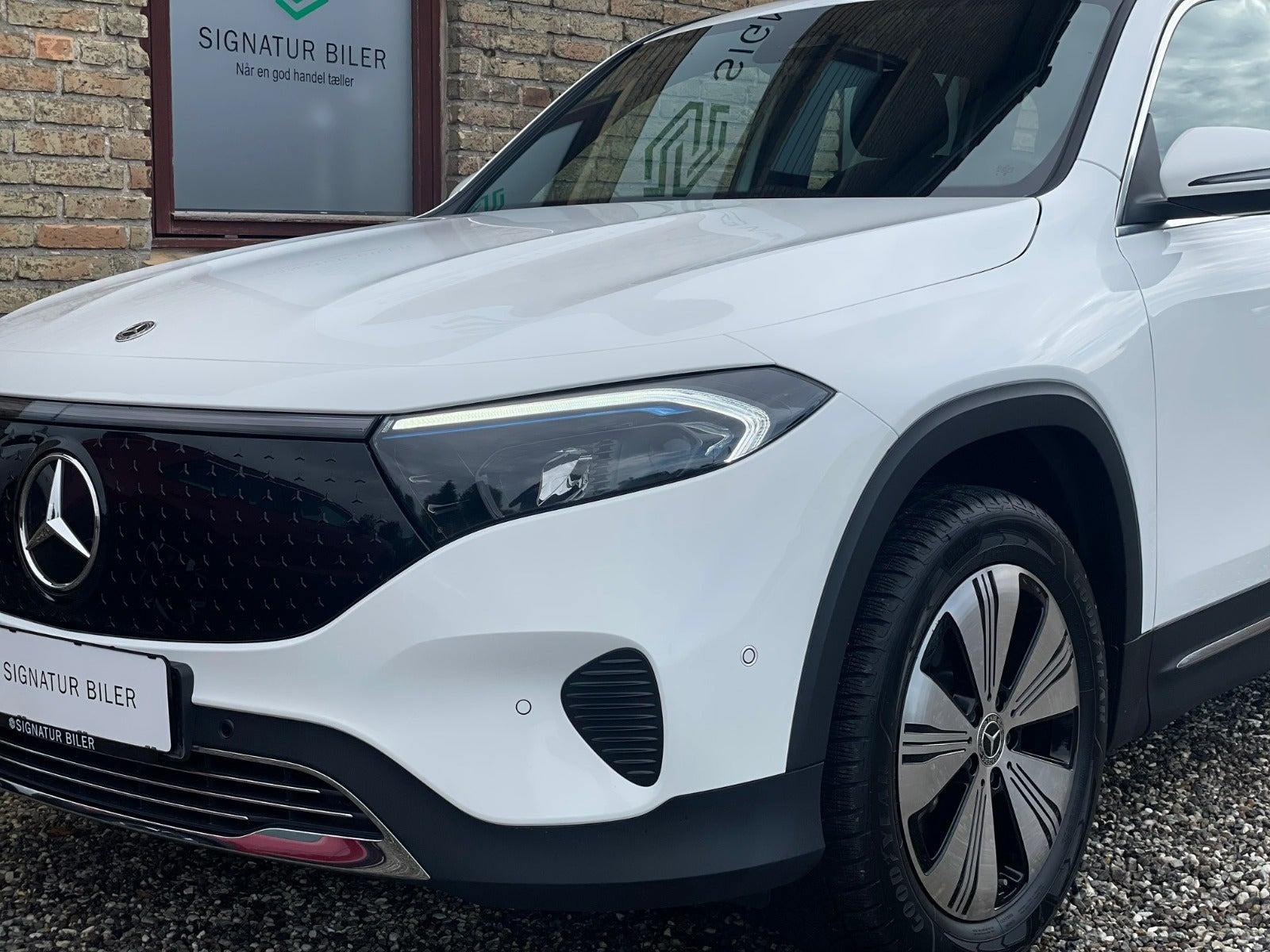 Hvid Mercedes EQB250+ fra 2024