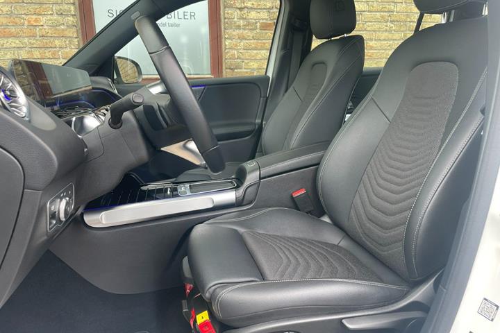 Hvid Mercedes EQB250+ fra 2024