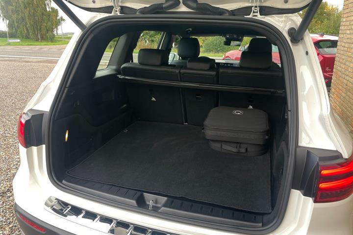 Hvid Mercedes EQB250+ fra 2024