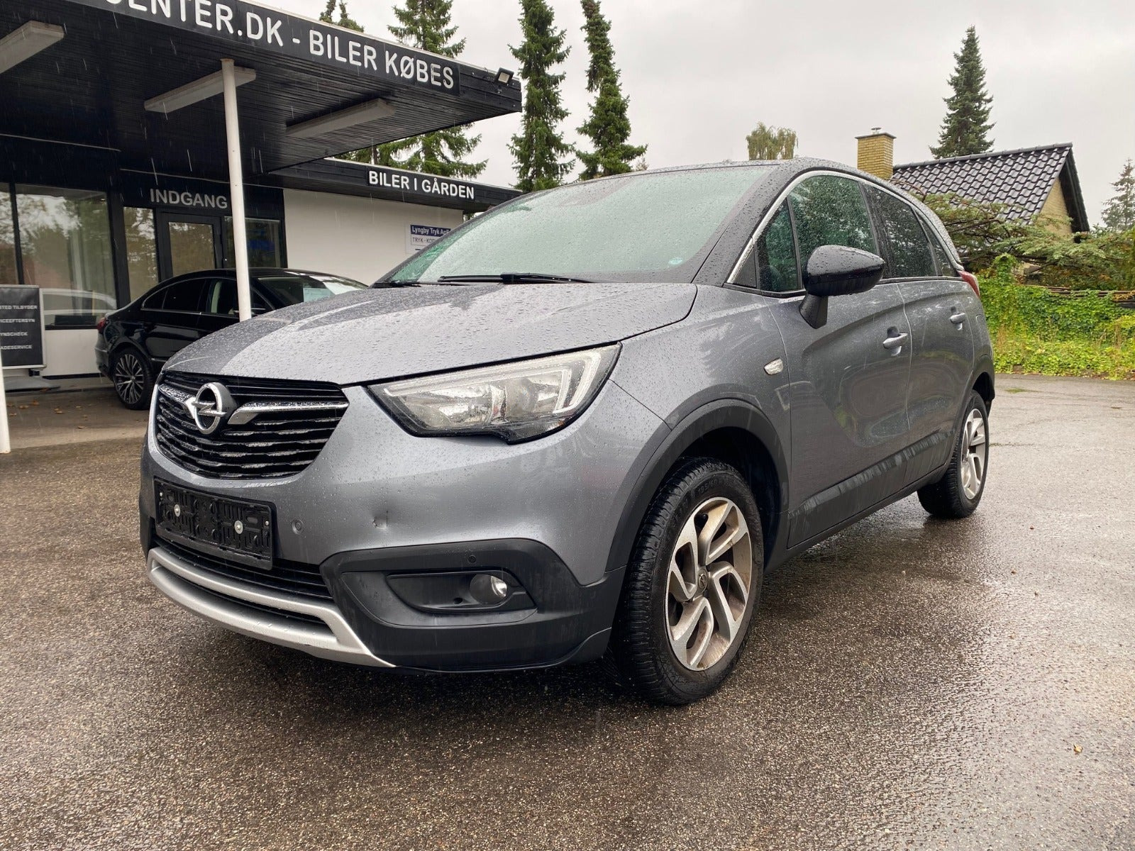 Grå Opel Crossland X fra 2018