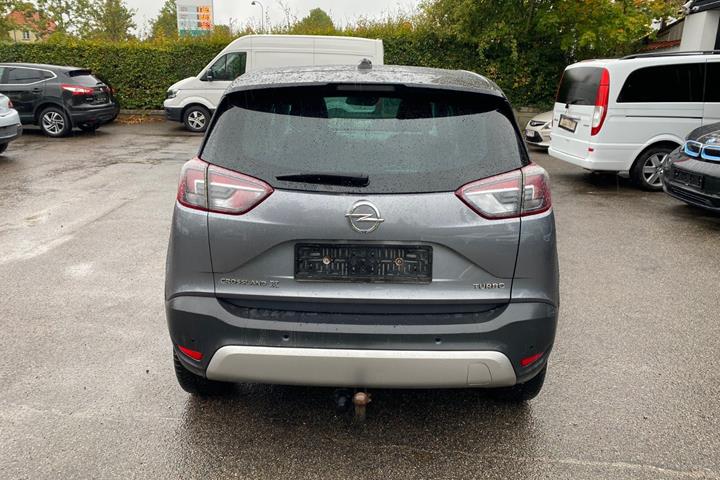 Grå Opel Crossland X fra 2018