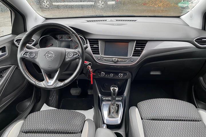 Grå Opel Crossland X fra 2018