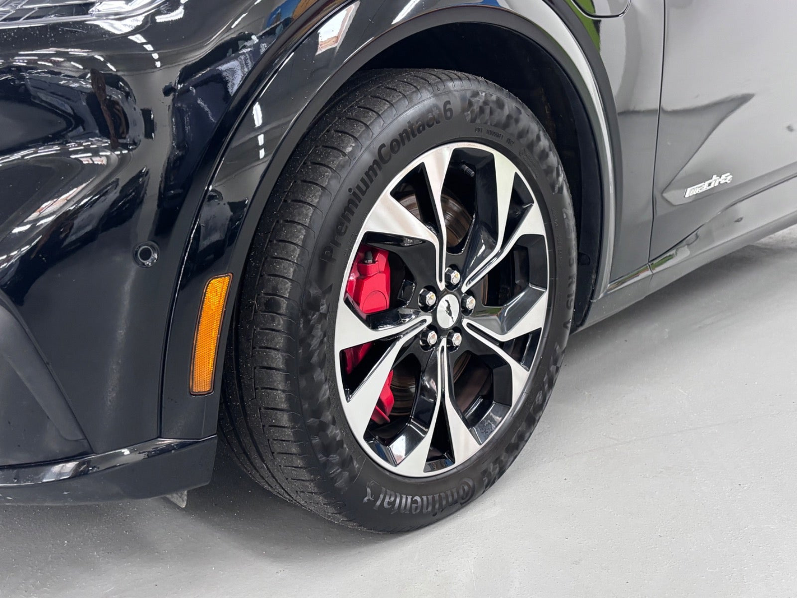 Sort Ford Mustang Mach-E fra 2023