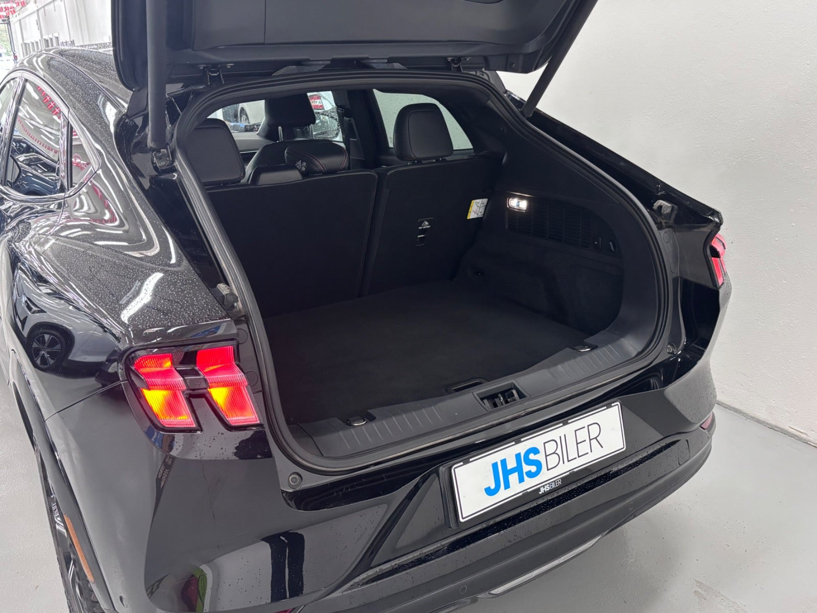 Sort Ford Mustang Mach-E fra 2023
