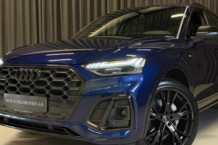Blå Audi Q5 fra 2022