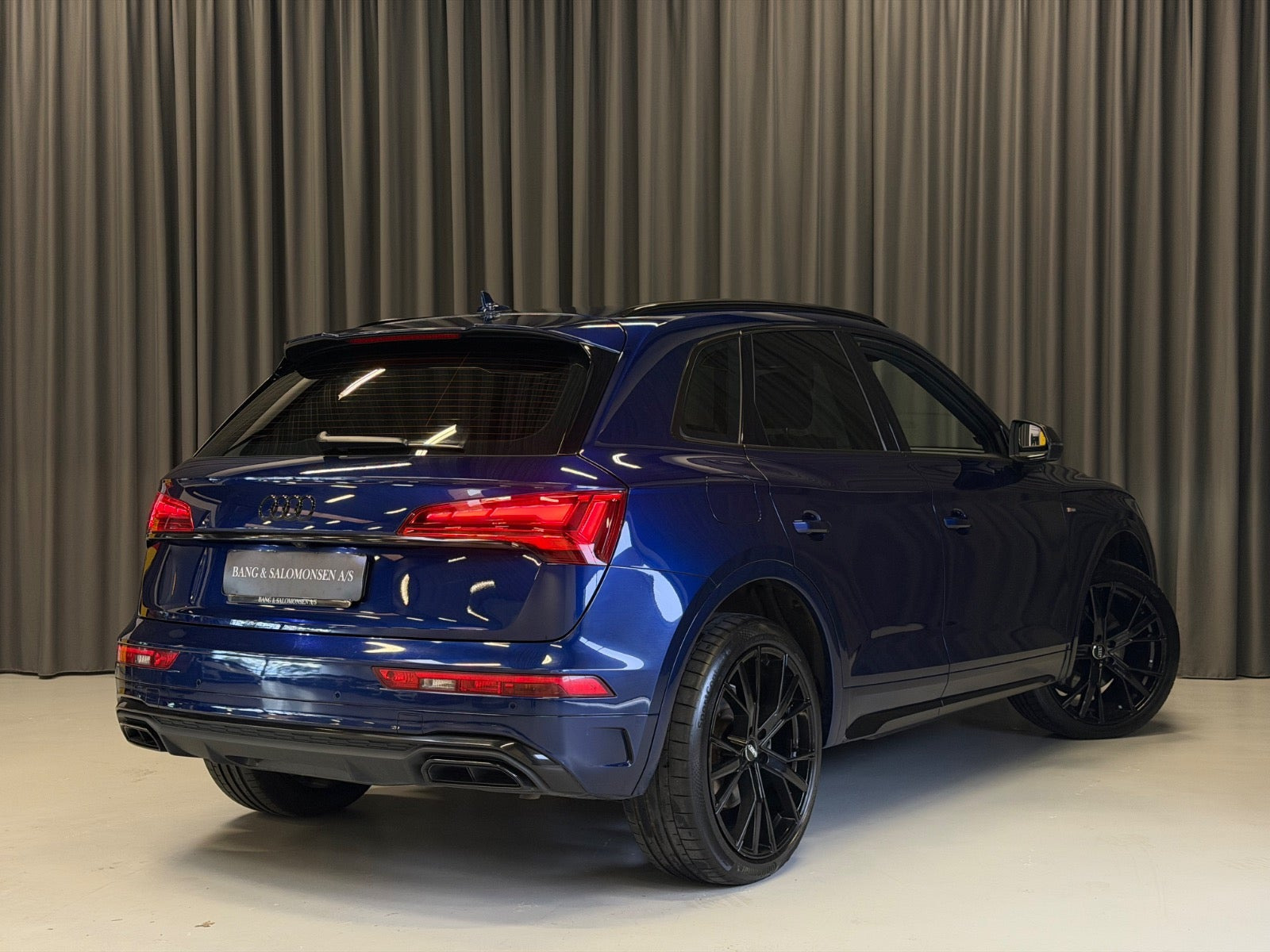 Blå Audi Q5 fra 2022