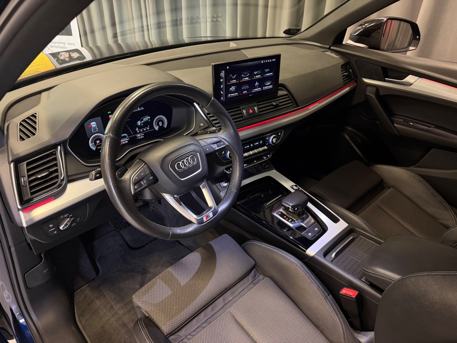 Blå Audi Q5 fra 2022