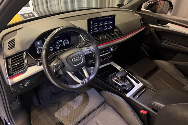 Blå Audi Q5 fra 2022