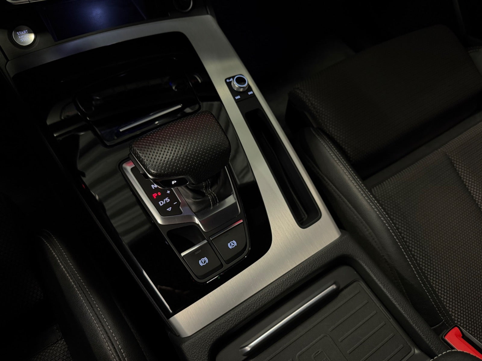 Blå Audi Q5 fra 2022