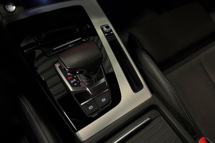 Blå Audi Q5 fra 2022