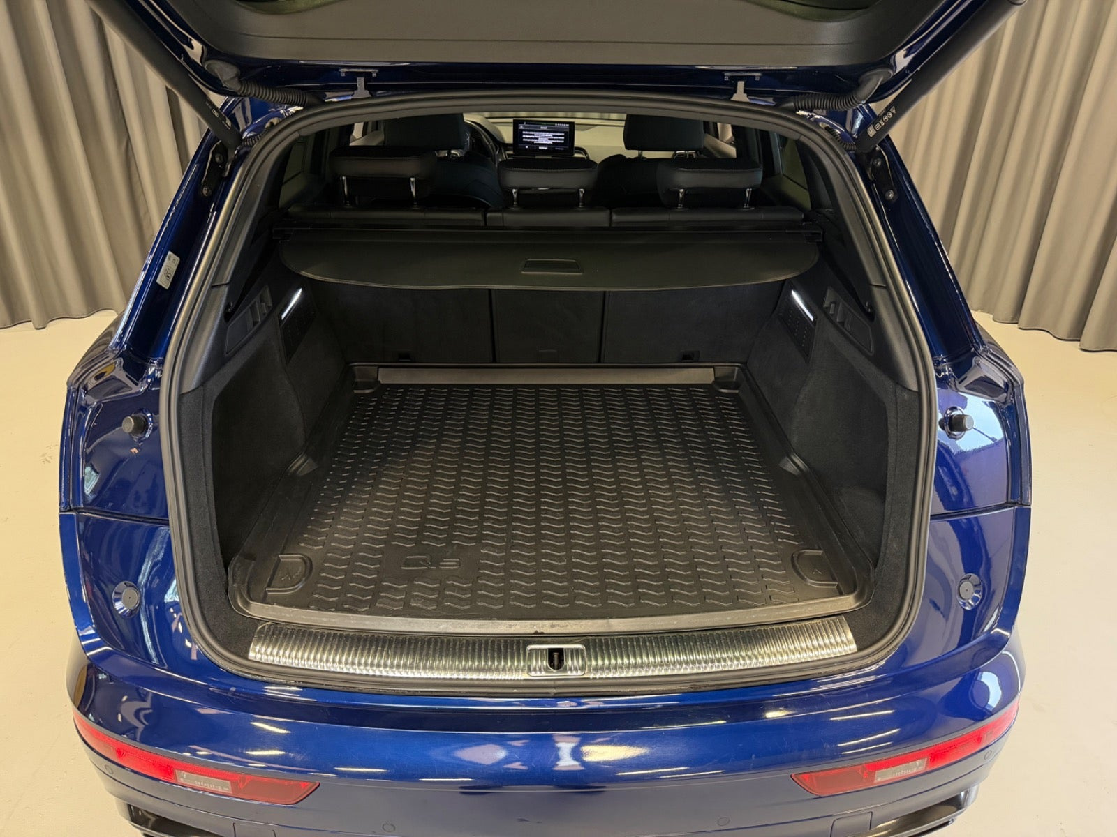 Blå Audi Q5 fra 2022