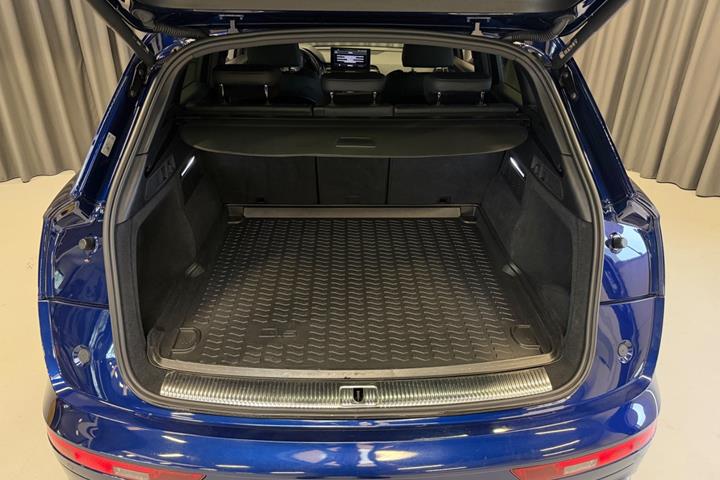 Blå Audi Q5 fra 2022