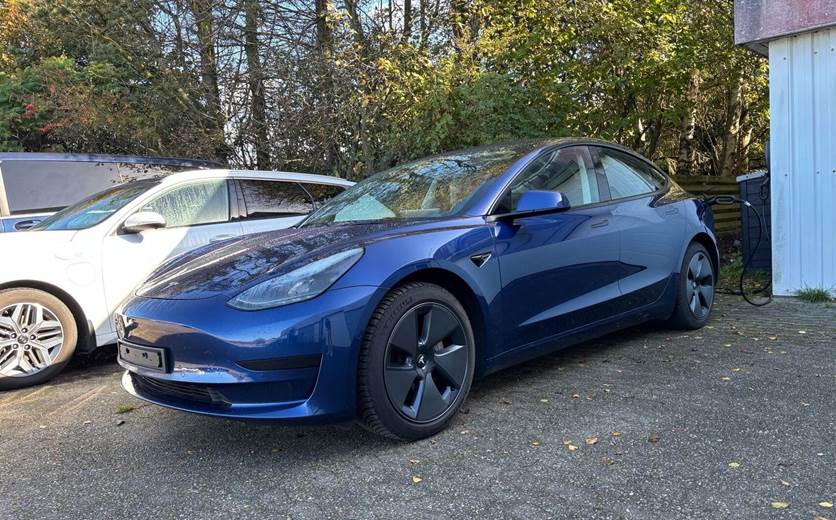 Tesla Model 3 RWD