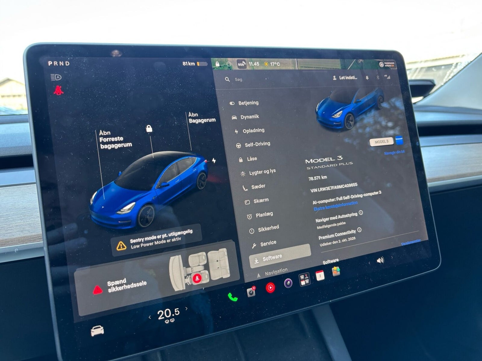 Blå Tesla Model 3 fra 2022