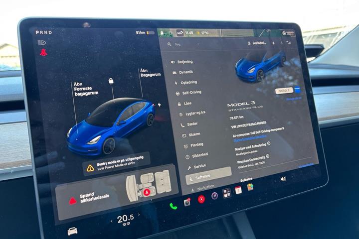 Blå Tesla Model 3 fra 2022