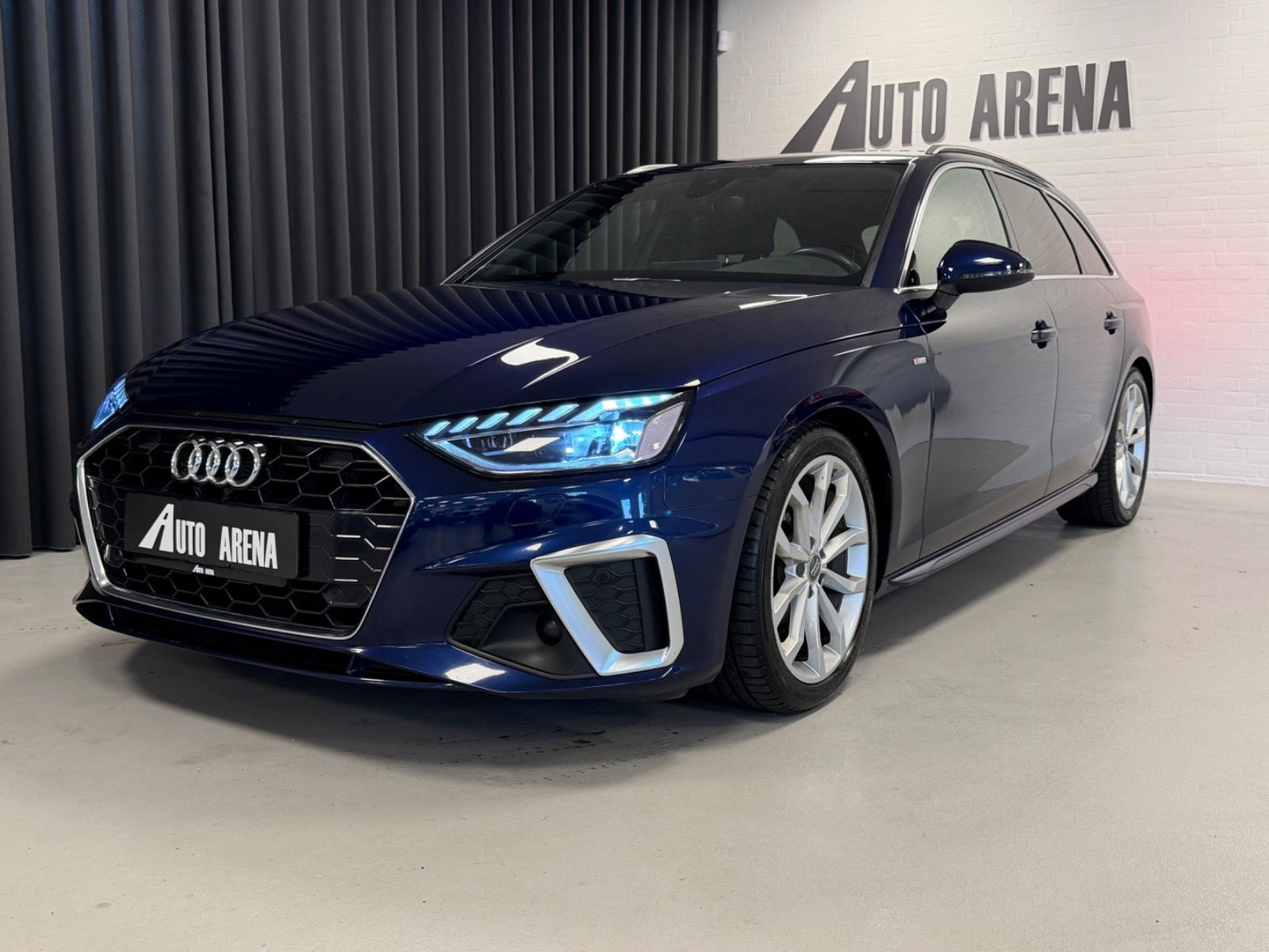 Blå Audi A4 fra 2020