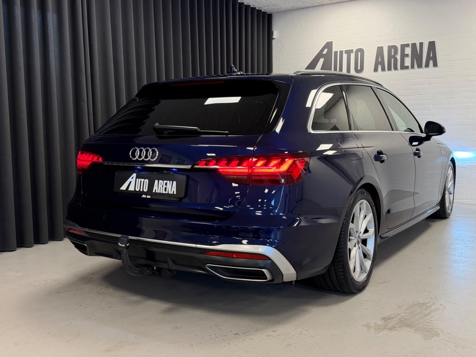 Blå Audi A4 fra 2020