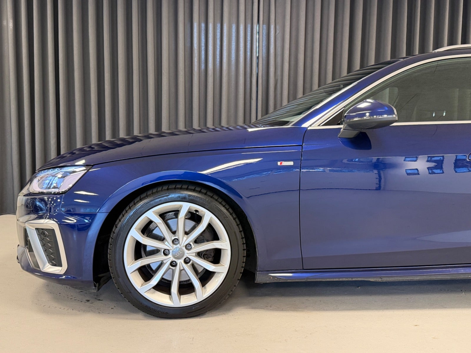 Blå Audi A4 fra 2020